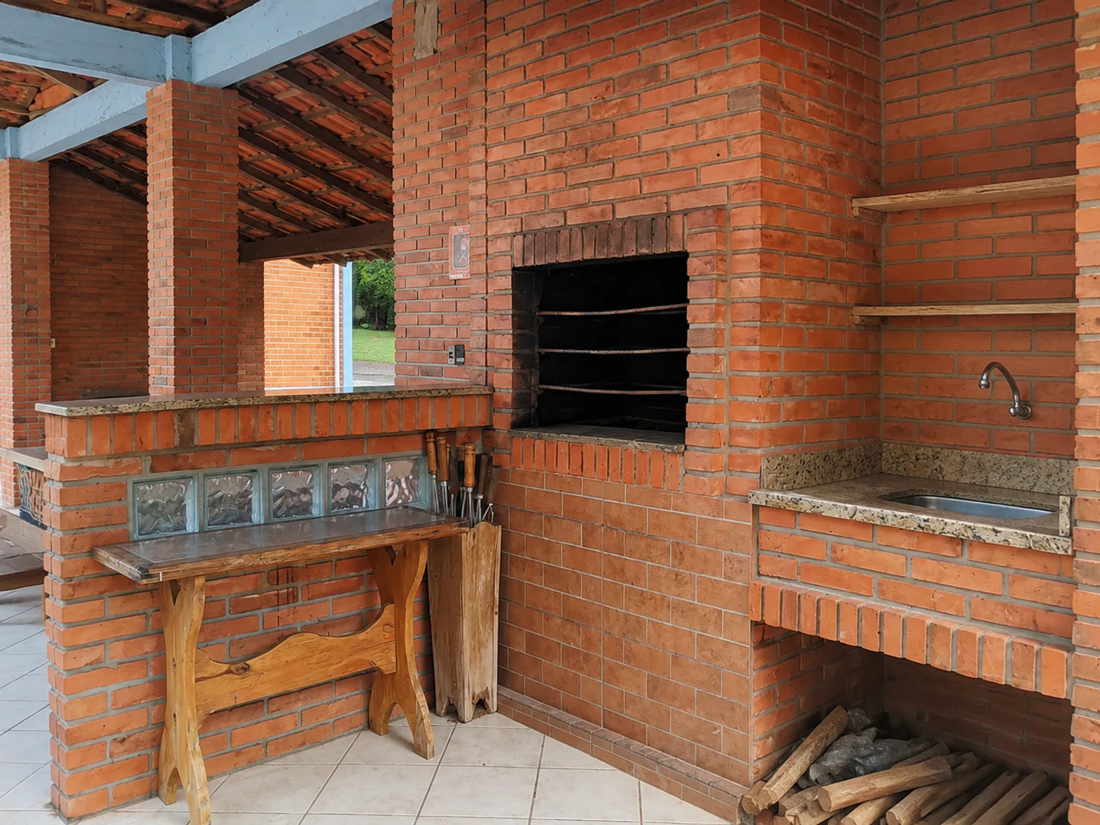 Área de churrasqueiras do Sítio Hotel & Eventos