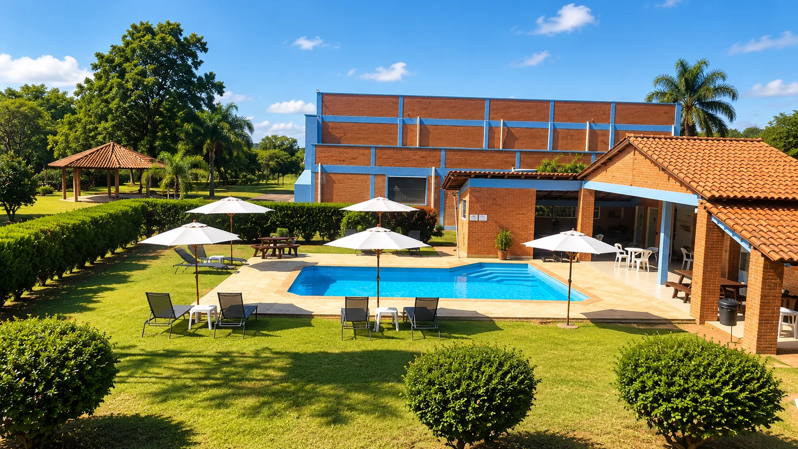 Piscina y área externa del Sítio Hotel & Eventos en São Pedro do Sul
